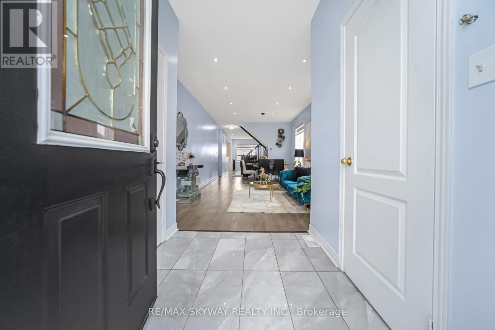 54 Sled Dog Road, Brampton, Ontario  L6R 0J7 - Photo 4 - W12991770