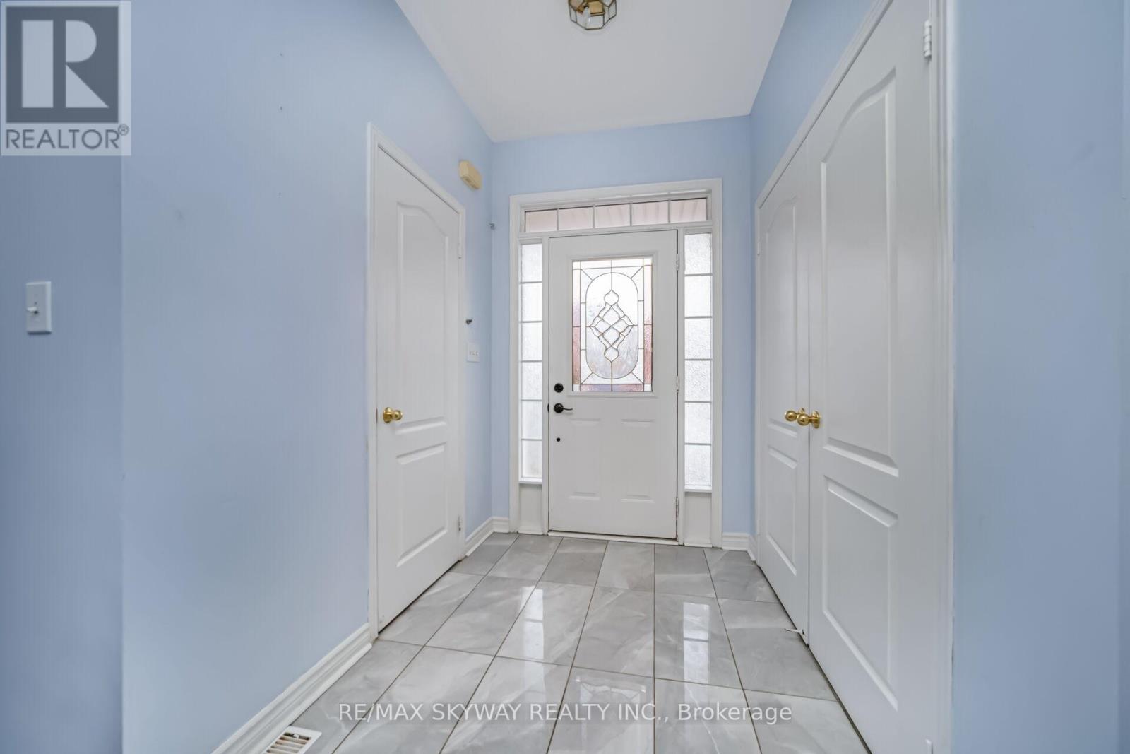 54 Sled Dog Road, Brampton, Ontario  L6R 0J7 - Photo 5 - W12991770