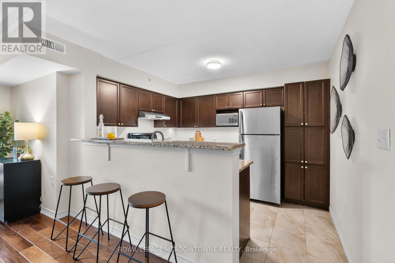 310 - 1470 Main Street E, Milton, Ontario  L9T 8W6 - Photo 5 - W12991852