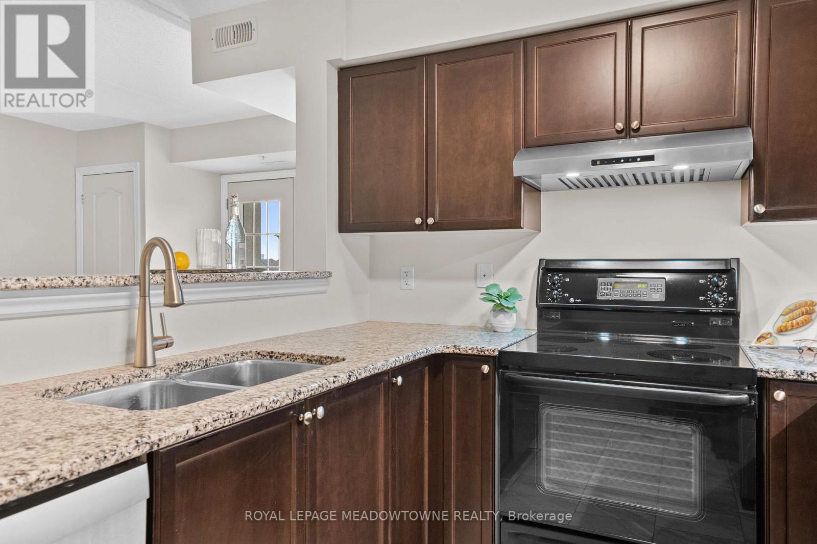 310 - 1470 Main Street E, Milton, Ontario  L9T 8W6 - Photo 7 - W12991852