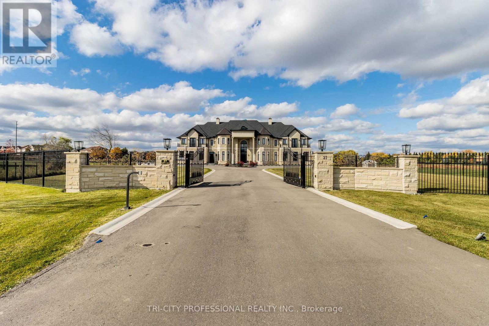 27 MORRIS COURT, Brampton, Ontario