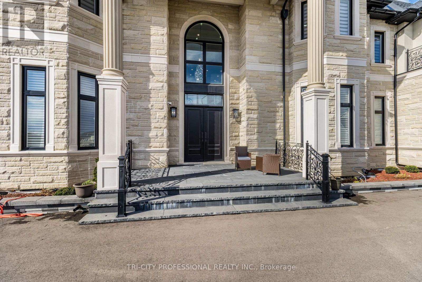 27 Morris Court, Brampton, Ontario  L6P 0G7 - Photo 11 - W12991948