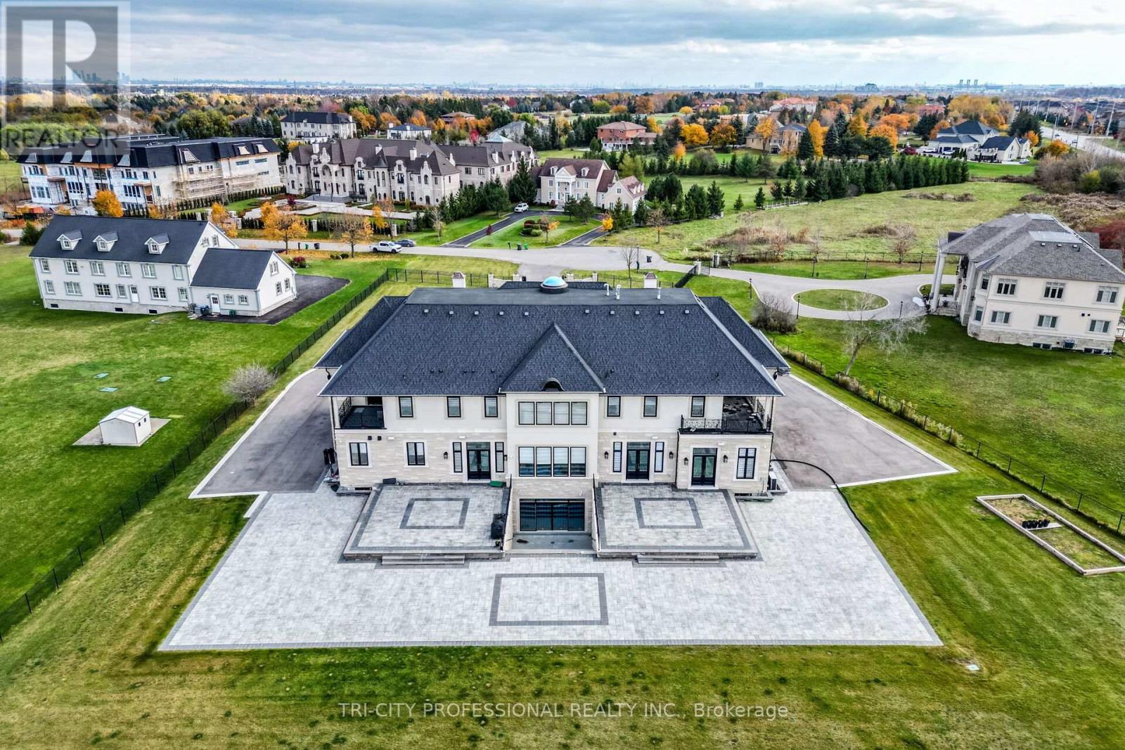 27 Morris Court, Brampton, Ontario  L6P 0G7 - Photo 9 - W12991948