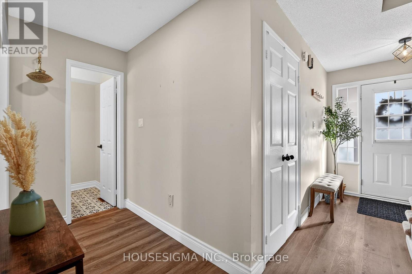 2 - 14 Huntingwood Avenue, Hamilton, Ontario  L9H 6X3 - Photo 4 - X12991698