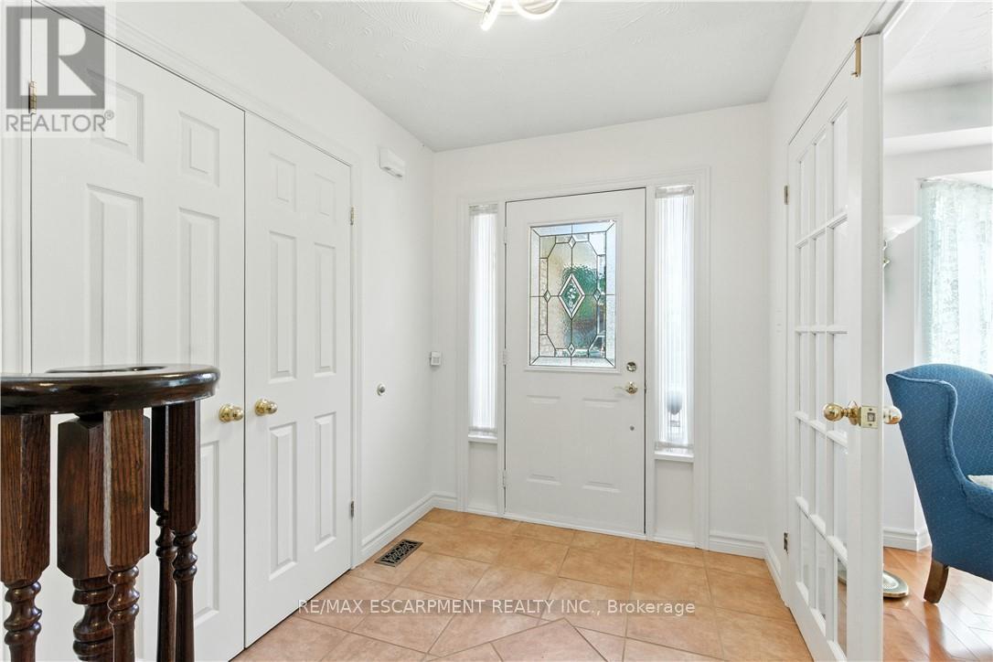 10 Shadowdale Drive, Hamilton, Ontario  L8E 5E7 - Photo 5 - X12991700