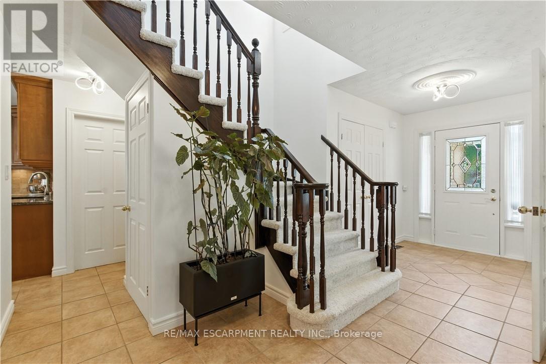 10 Shadowdale Drive, Hamilton, Ontario  L8E 5E7 - Photo 6 - X12991700