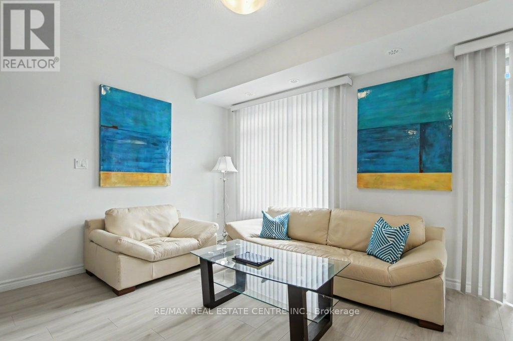 53 Lomond Lane, Kitchener, Ontario  N2R 0T6 - Photo 2 - X12991706