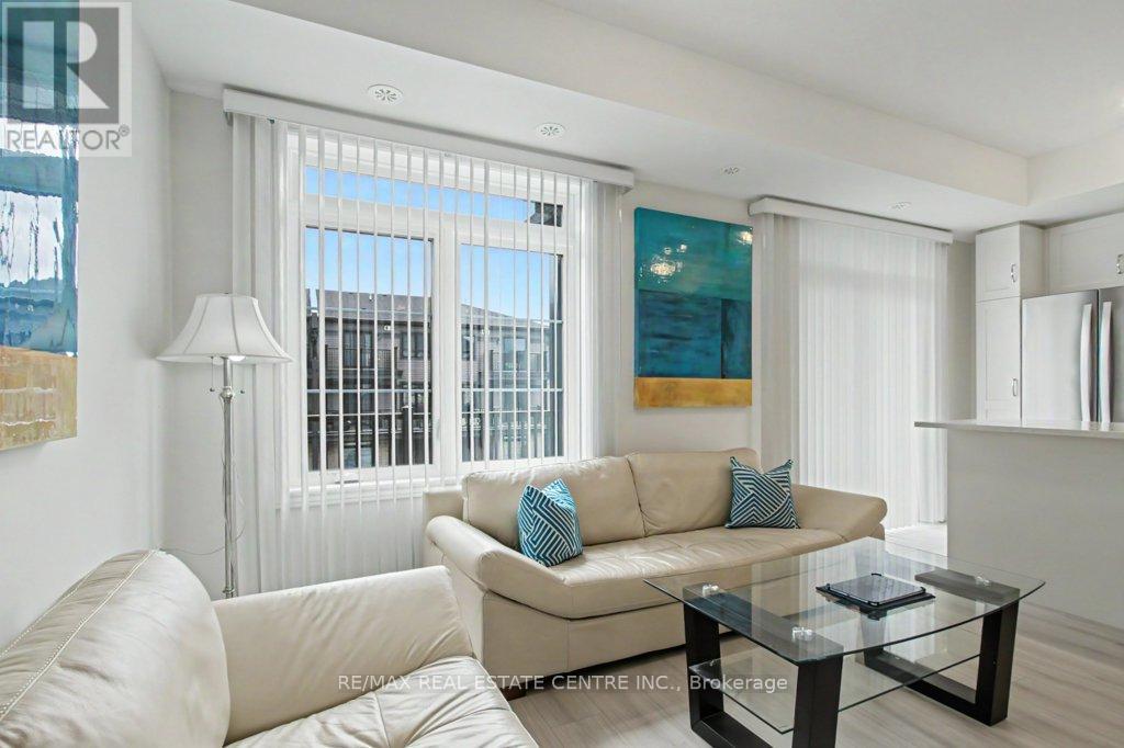 53 Lomond Lane, Kitchener, Ontario  N2R 0T6 - Photo 3 - X12991706