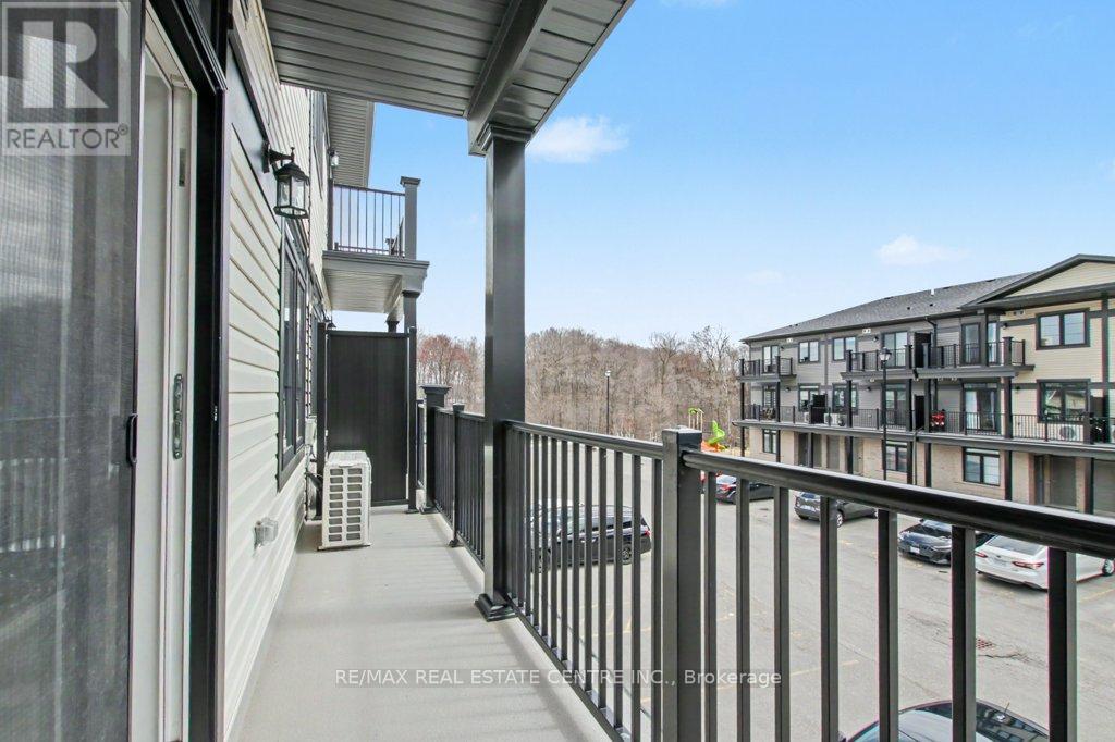 53 Lomond Lane, Kitchener, Ontario  N2R 0T6 - Photo 4 - X12991706