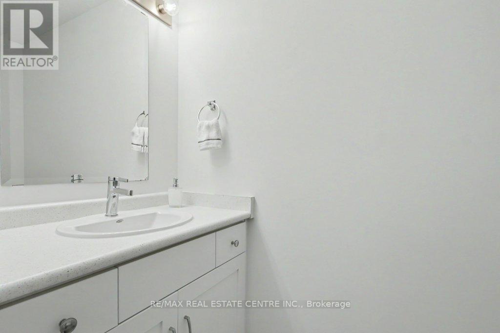 53 Lomond Lane, Kitchener, Ontario  N2R 0T6 - Photo 7 - X12991706