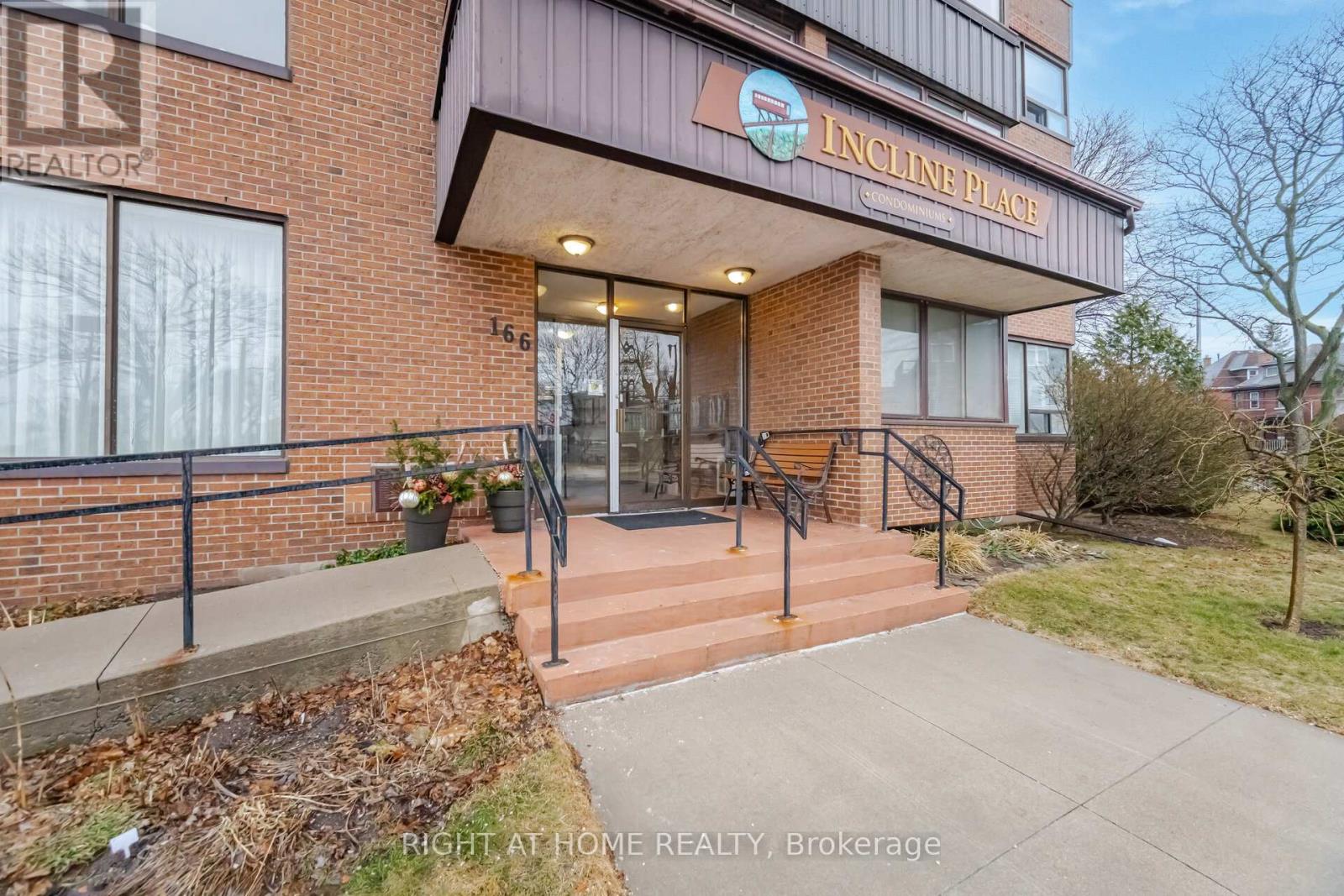 201 - 166 Mountain Park Avenue, Hamilton, Ontario  L8V 1A1 - Photo 2 - X12991790