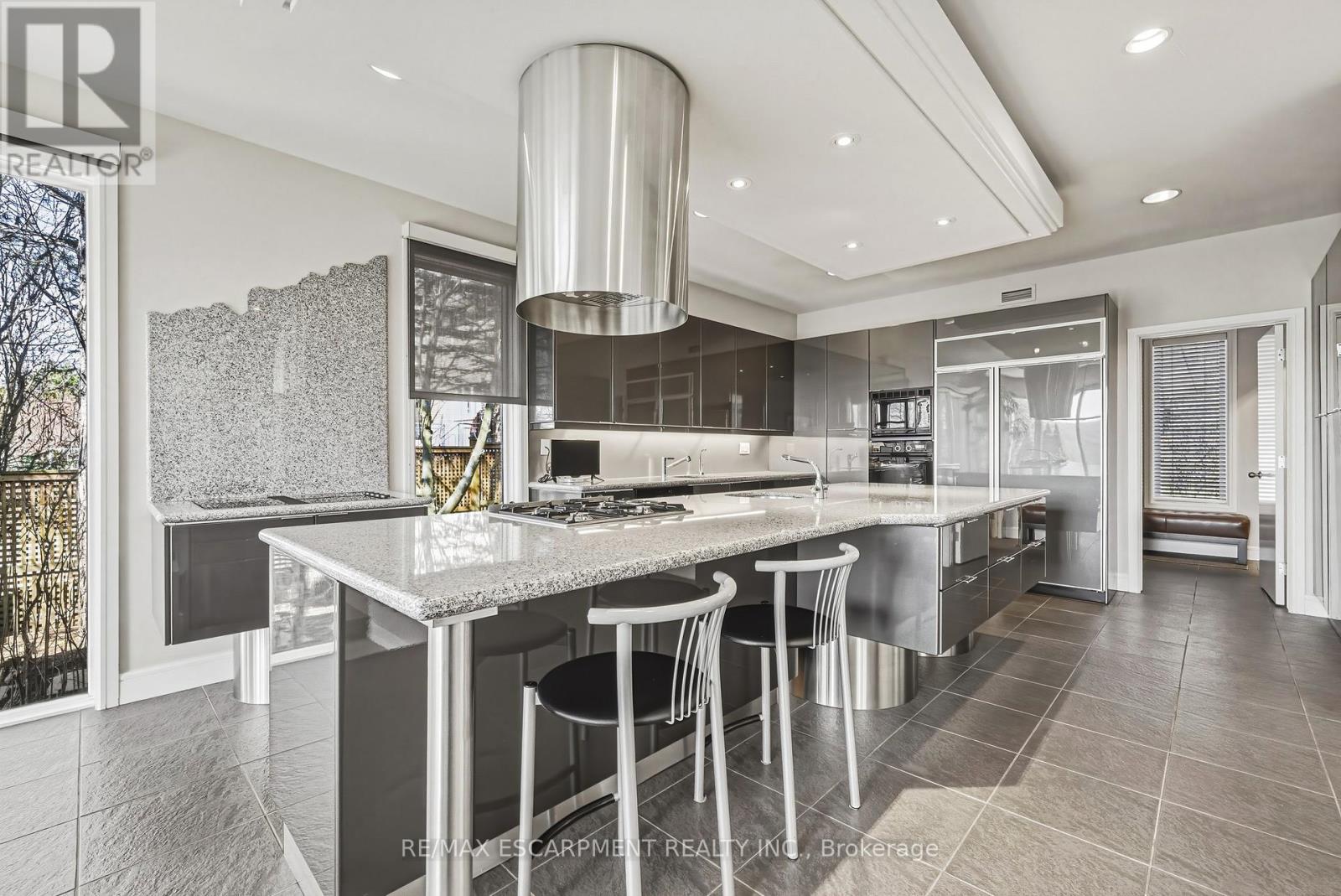 2 Anslow Court, Hamilton, Ontario  L9H 6Z2 - Photo 13 - X12991804