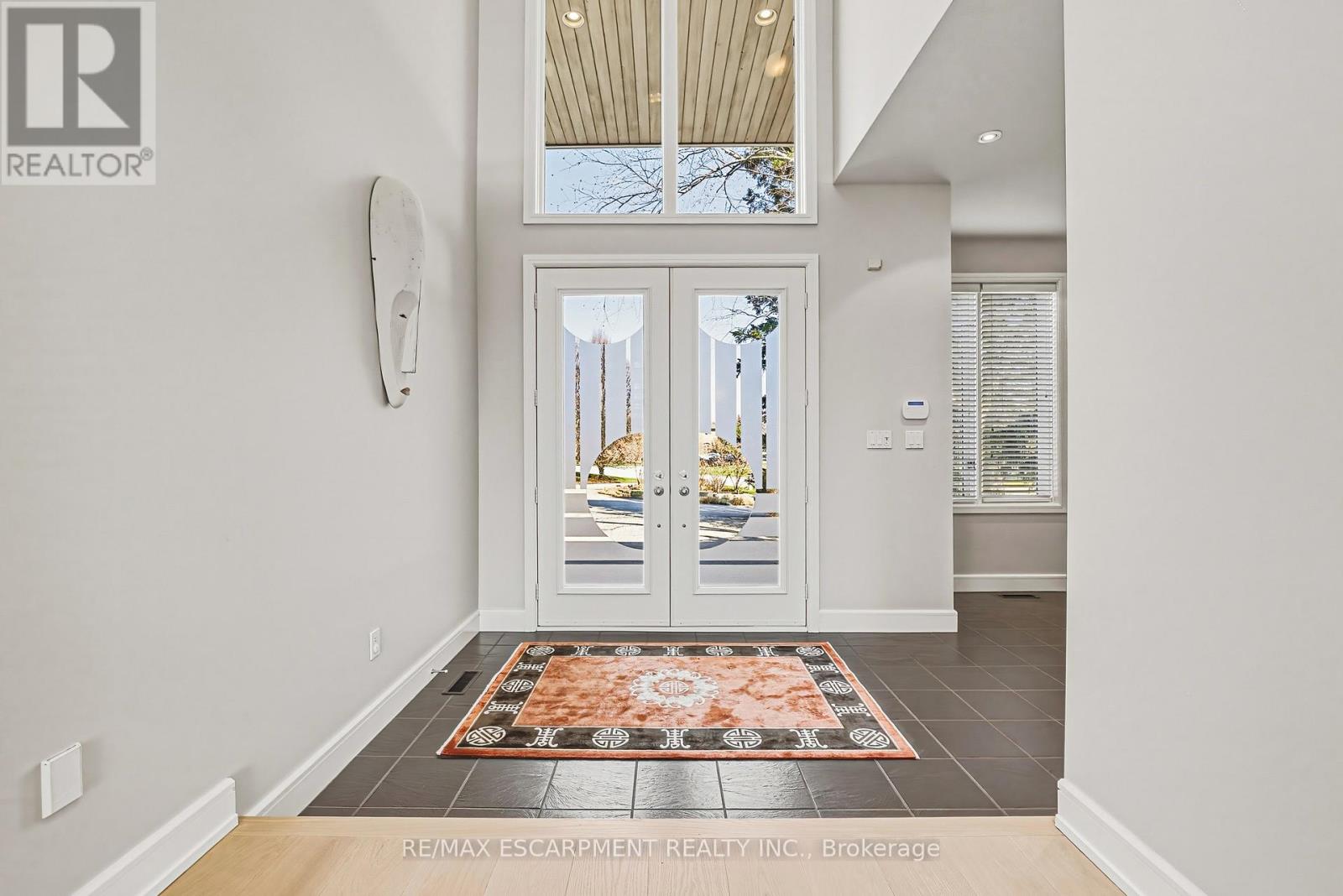 2 Anslow Court, Hamilton, Ontario  L9H 6Z2 - Photo 4 - X12991804