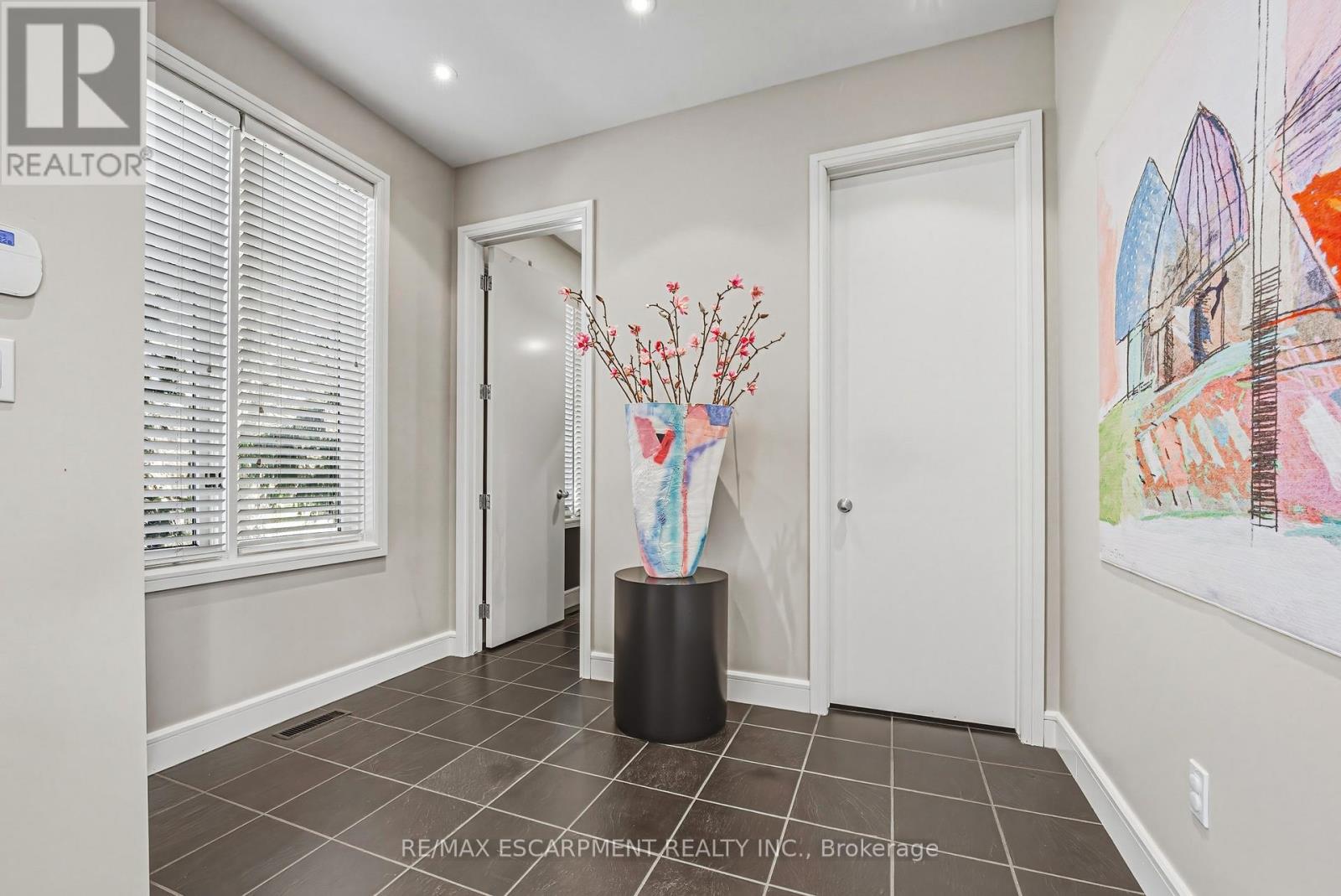 2 Anslow Court, Hamilton, Ontario  L9H 6Z2 - Photo 5 - X12991804