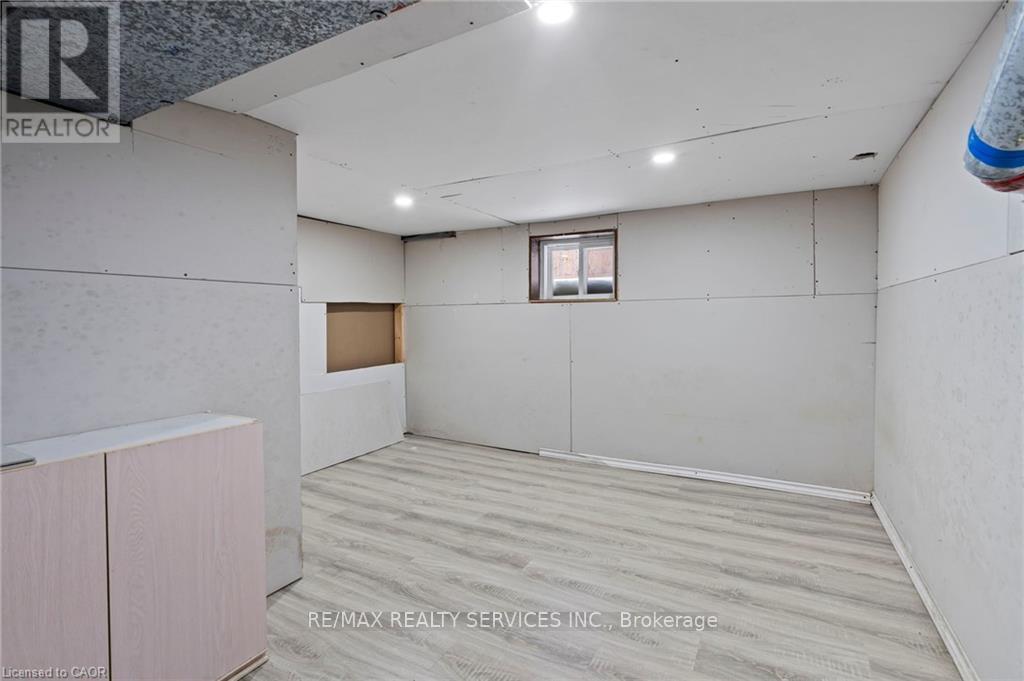 5292 Bridge Street, Niagara Falls, Ontario  L2E 2T3 - Photo 12 - X12991858