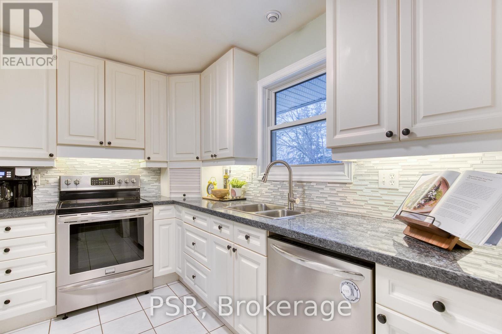 36 Randerson Avenue, Kitchener, Ontario  N2H 3L9 - Photo 10 - X12991918