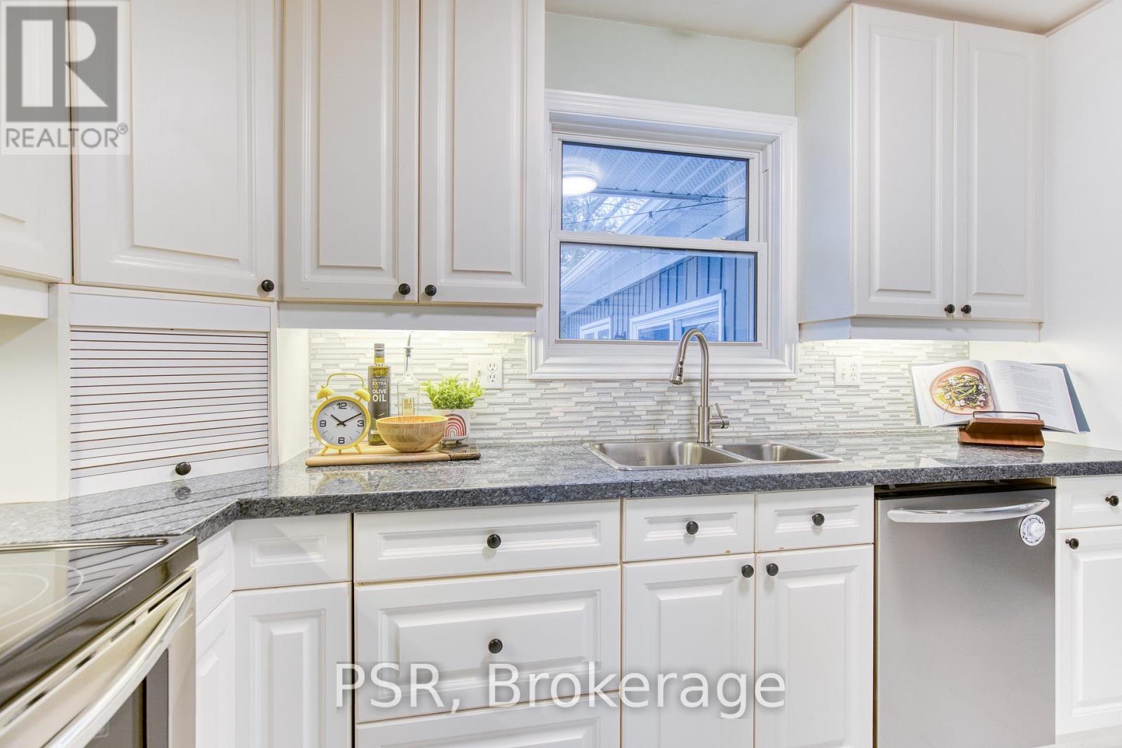 36 Randerson Avenue, Kitchener, Ontario  N2H 3L9 - Photo 11 - X12991918