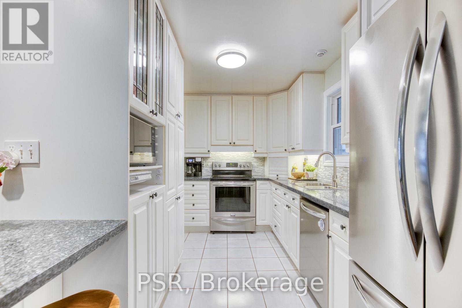 36 Randerson Avenue, Kitchener, Ontario  N2H 3L9 - Photo 8 - X12991918