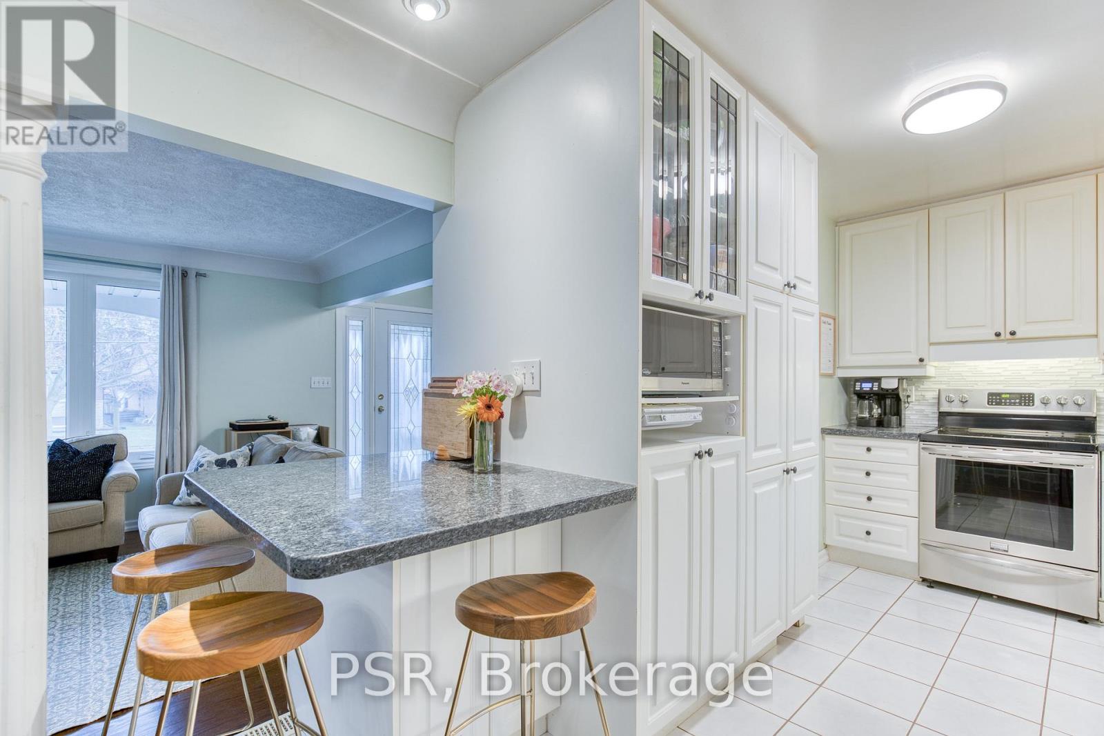 36 Randerson Avenue, Kitchener, Ontario  N2H 3L9 - Photo 9 - X12991918