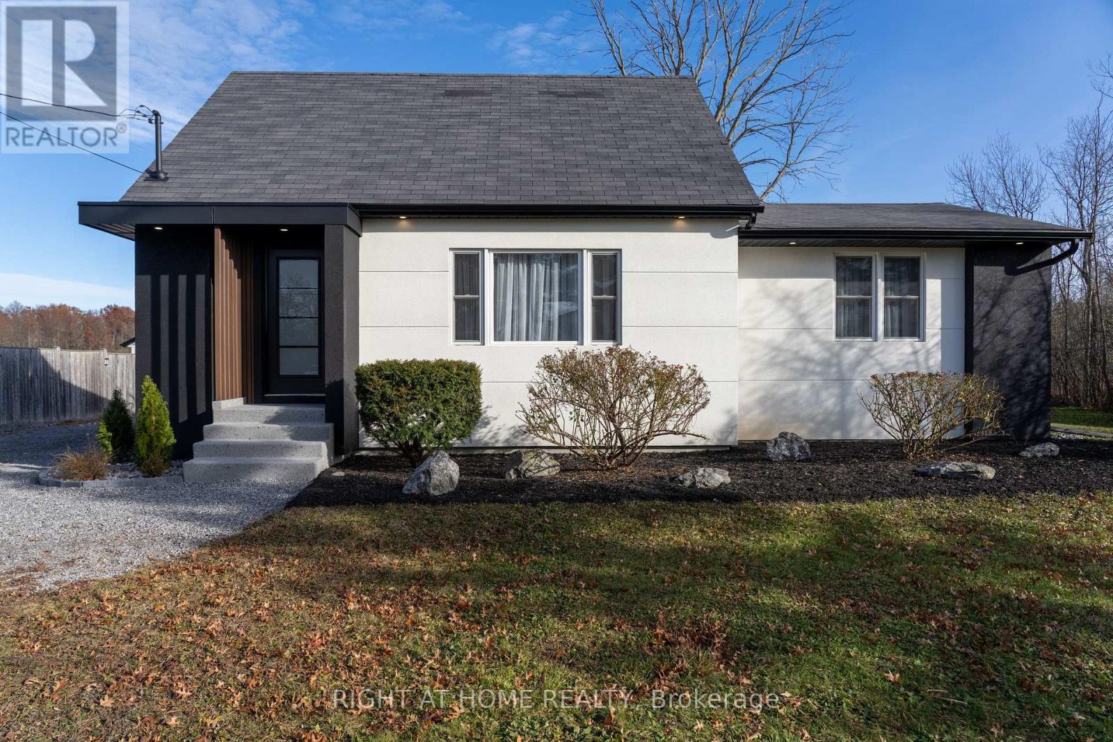 1234 Spears Road, Fort Erie, Ontario  L2A 4N3 - Photo 2 - X12991934