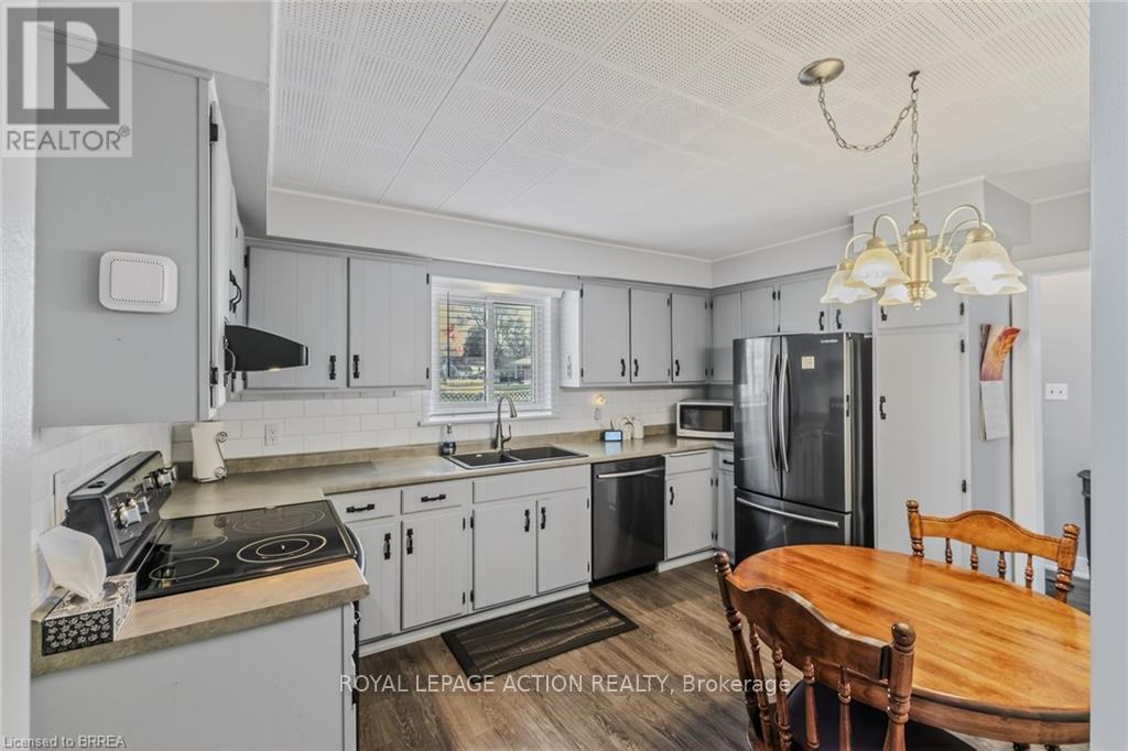 19 Lyndsay Street, Brantford, Ontario  N3T 2C5 - Photo 12 - X12991946