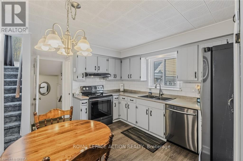 19 Lyndsay Street, Brantford, Ontario  N3T 2C5 - Photo 13 - X12991946