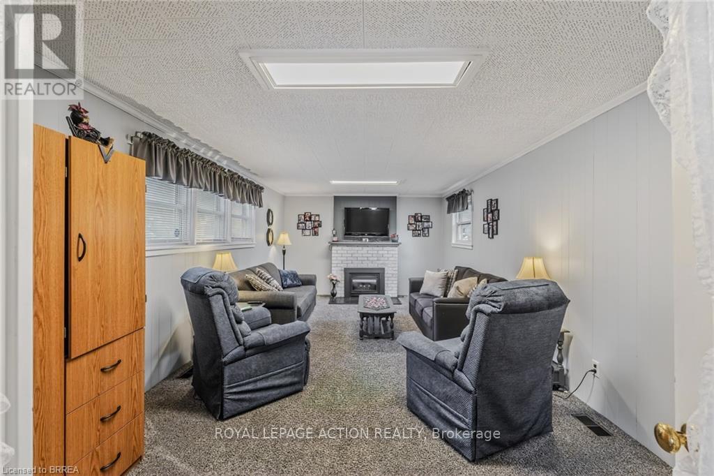 19 Lyndsay Street, Brantford, Ontario  N3T 2C5 - Photo 18 - X12991946