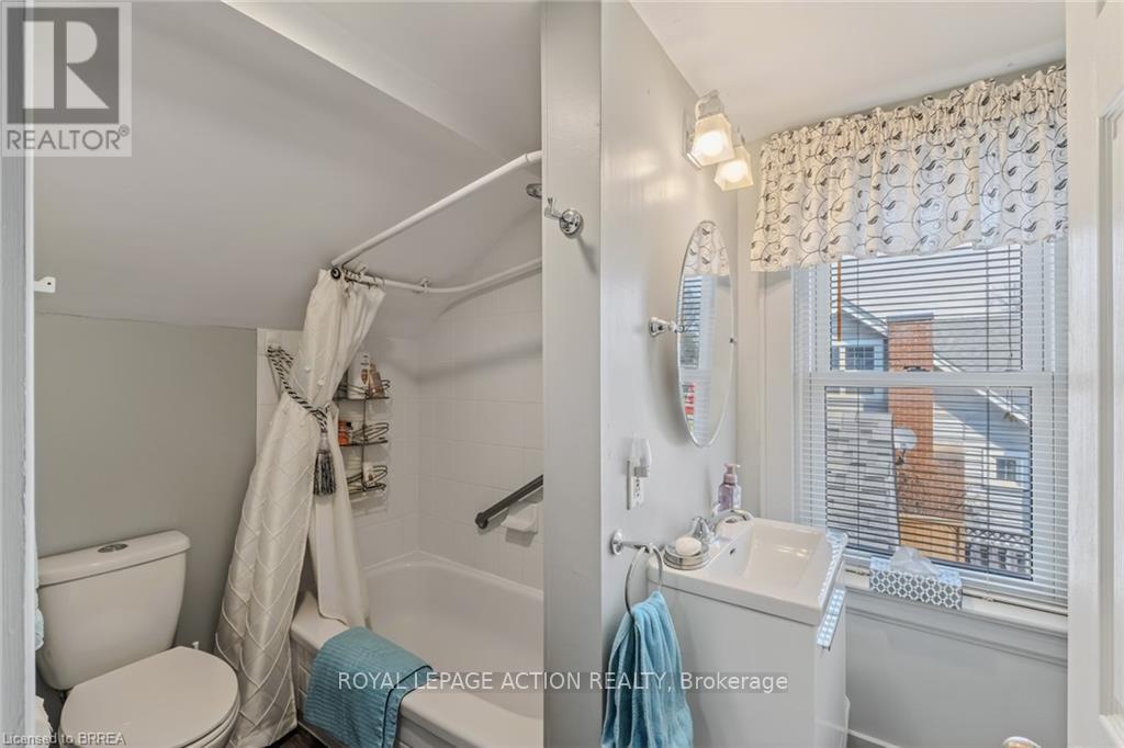 19 Lyndsay Street, Brantford, Ontario  N3T 2C5 - Photo 26 - X12991946