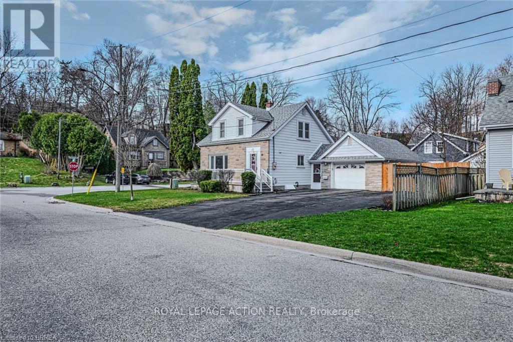 19 Lyndsay Street, Brantford, Ontario  N3T 2C5 - Photo 4 - X12991946