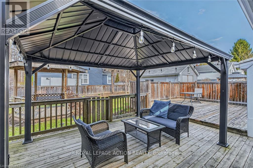 19 Lyndsay Street, Brantford, Ontario  N3T 2C5 - Photo 40 - X12991946