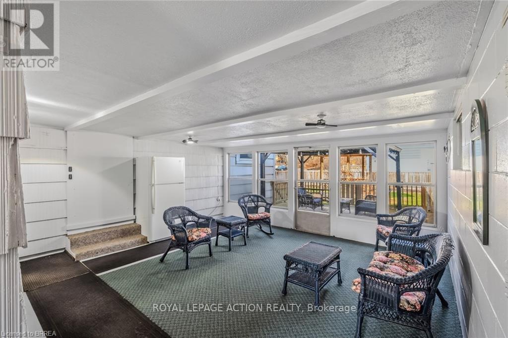 19 Lyndsay Street, Brantford, Ontario  N3T 2C5 - Photo 6 - X12991946