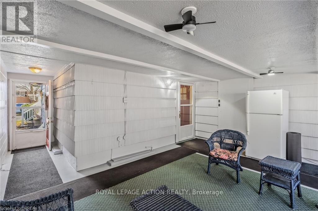 19 Lyndsay Street, Brantford, Ontario  N3T 2C5 - Photo 7 - X12991946