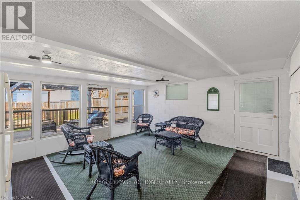 19 Lyndsay Street, Brantford, Ontario  N3T 2C5 - Photo 8 - X12991946