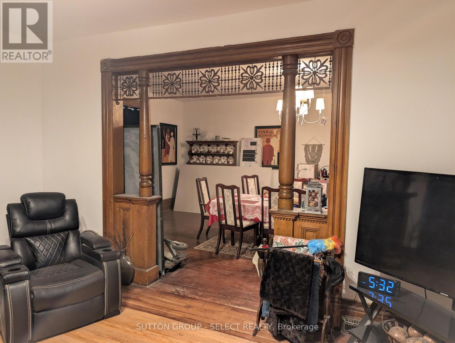555 Erie Street, Warwick, Ontario  N0M 2S0 - Photo 5 - X12652244