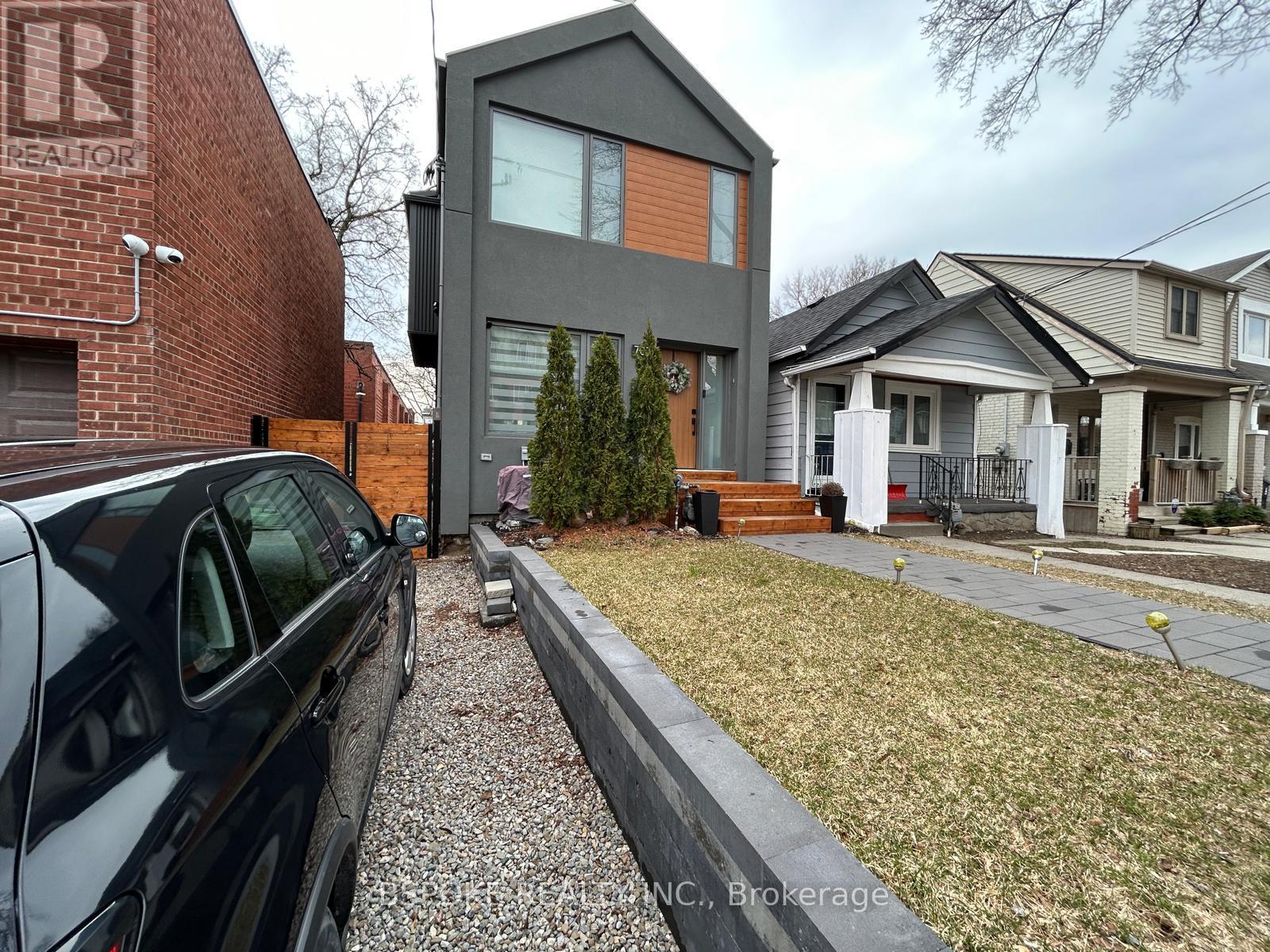 Main - 707 Mortimer Avenue, Toronto, Ontario  M4C 2K1 - Photo 2 - E12916650