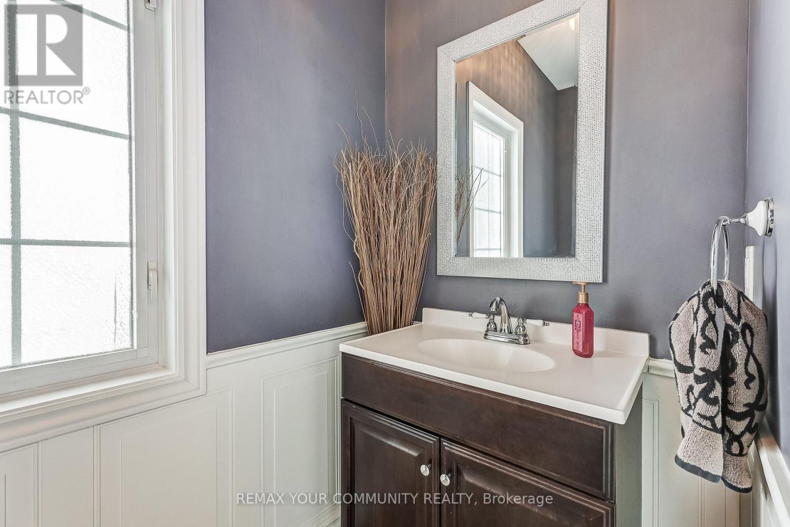 2 Laurelbank Crescent, Georgina, Ontario  L4P 4H6 - Photo 6 - N12913896