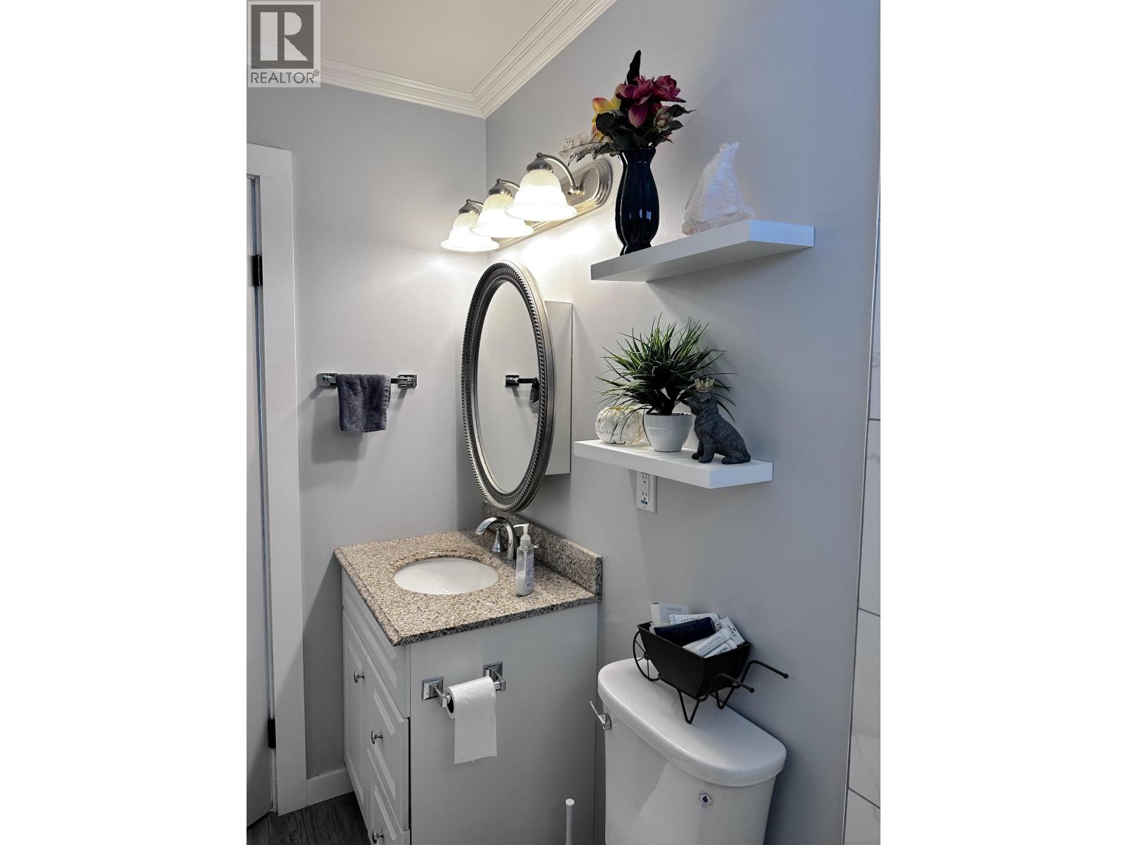 5780 Timothy Lake Road, 100 Mile House, British Columbia  V0K 1T0 - Photo 28 - R3094293