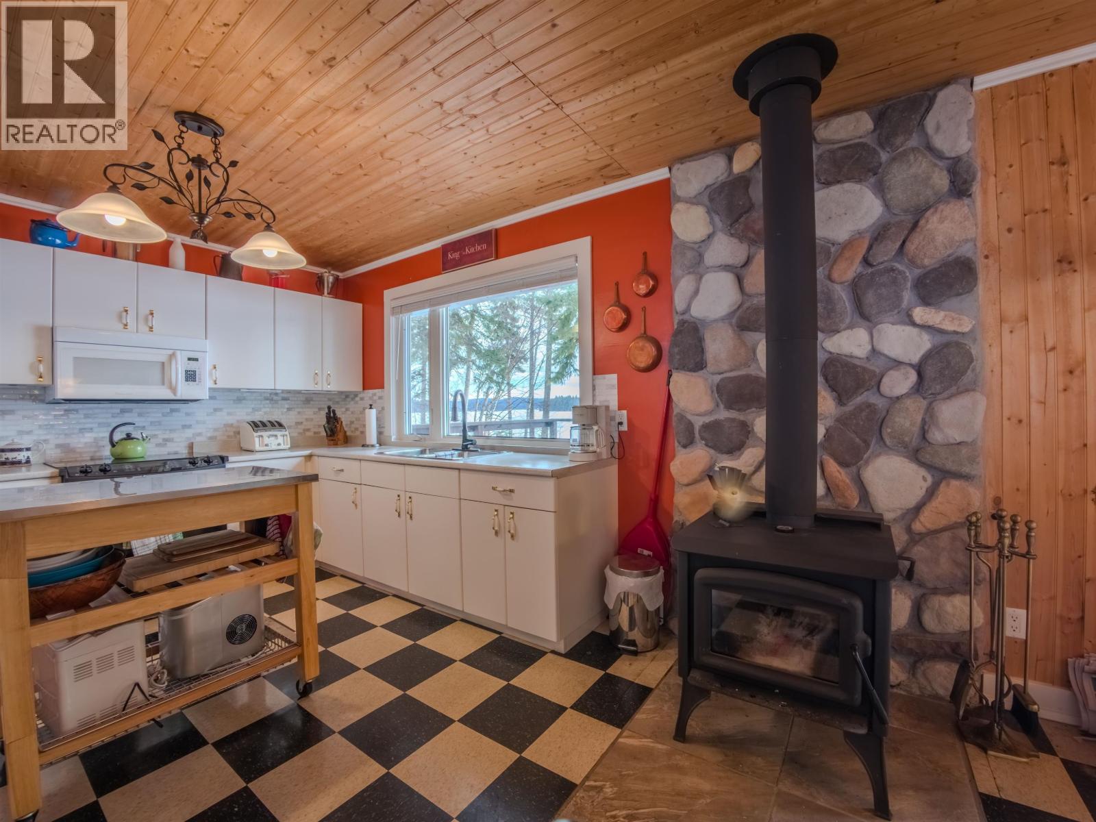 5780 Timothy Lake Road, 100 Mile House, British Columbia  V0K 1T0 - Photo 16 - R3094293