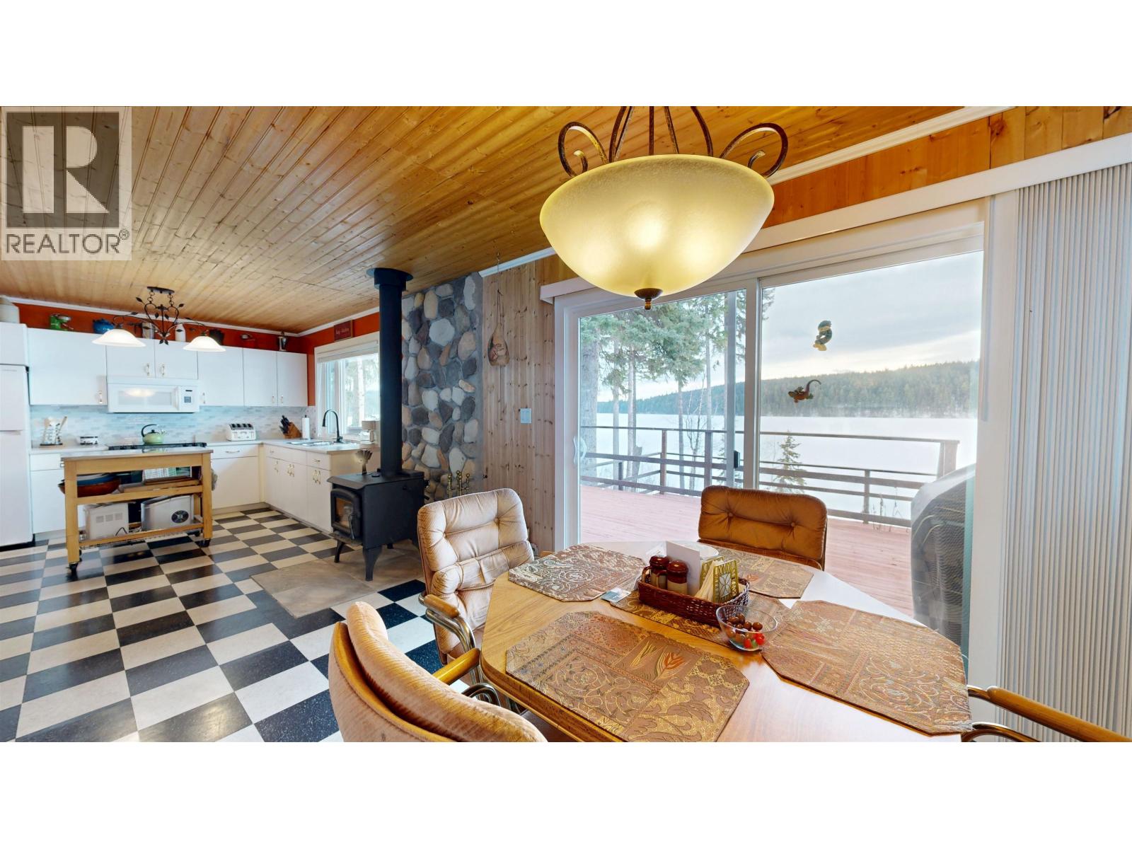 5780 Timothy Lake Road, 100 Mile House, British Columbia  V0K 1T0 - Photo 13 - R3094293