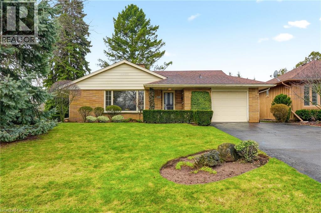890 Falcon Boulevard, Burlington, Ontario  L7T 3B7 - Photo 2 - 40817409