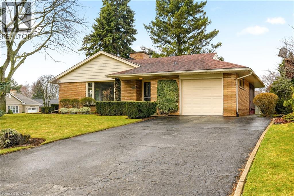 890 Falcon Boulevard, Burlington, Ontario  L7T 3B7 - Photo 3 - 40817409