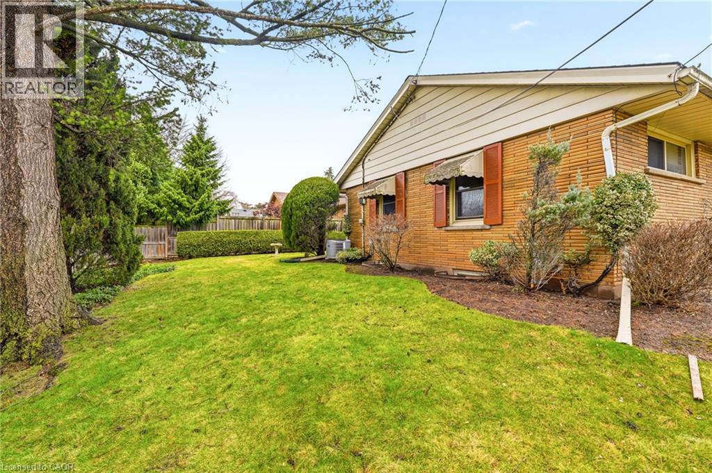 890 Falcon Boulevard, Burlington, Ontario  L7T 3B7 - Photo 48 - 40817409