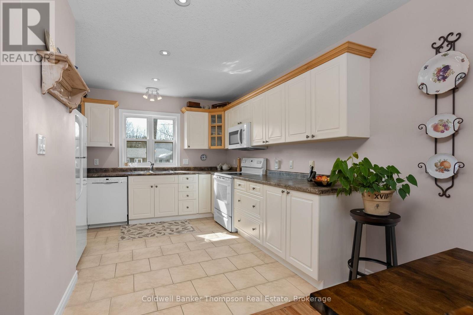 5 Northdown Street, Huntsville, Ontario P1H 2R3 - Photo 11 - X12992036