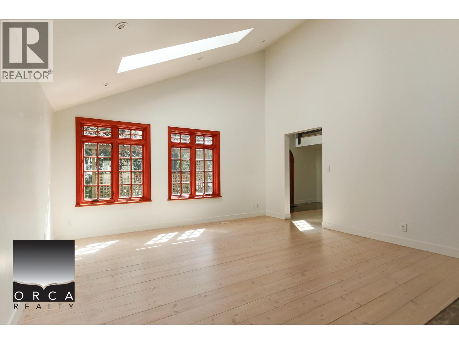 466 Brand Street, North Vancouver, British Columbia  V7N 1G1 - Photo 4 - R3108274