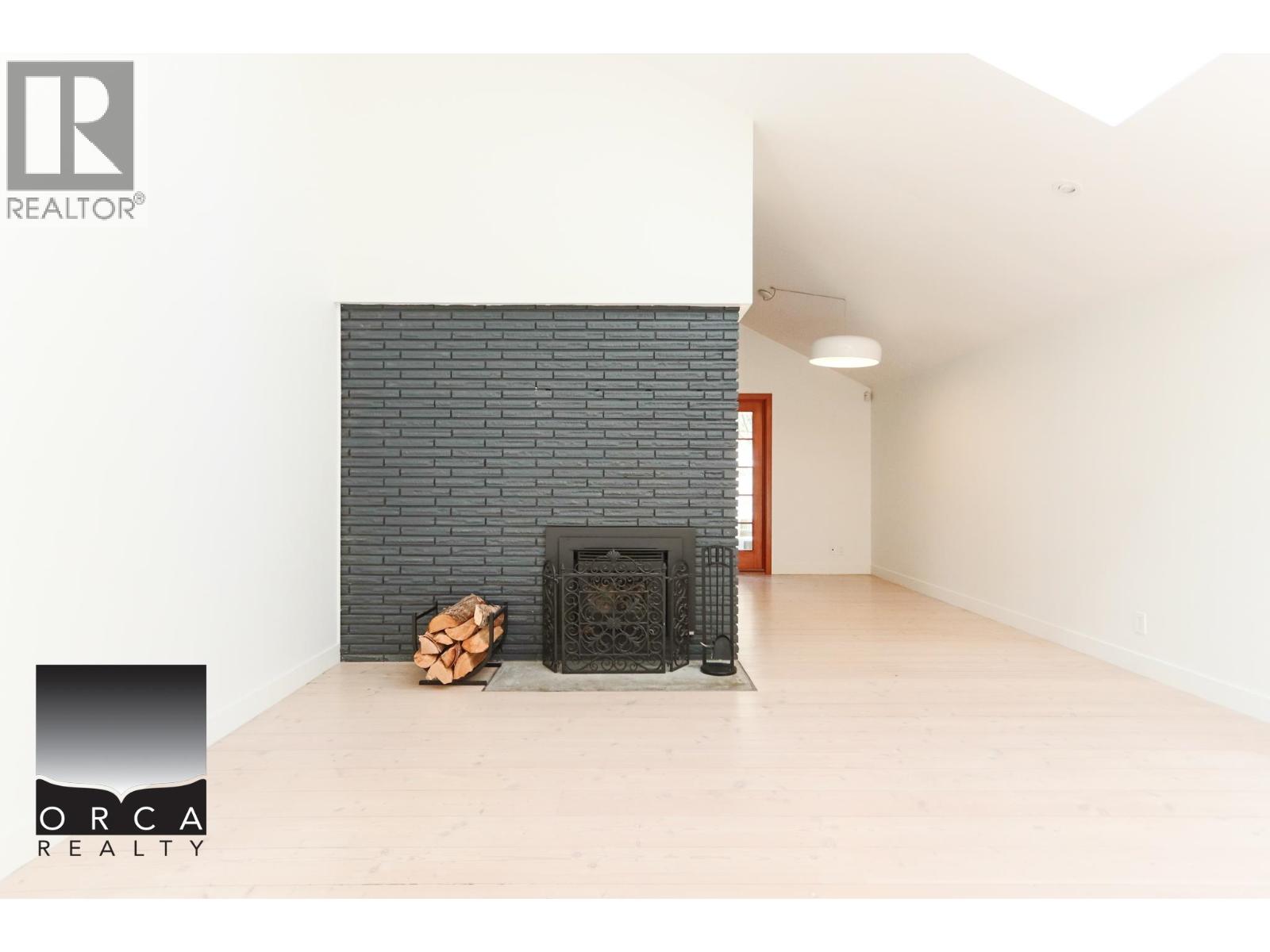 466 Brand Street, North Vancouver, British Columbia  V7N 1G1 - Photo 3 - R3108274