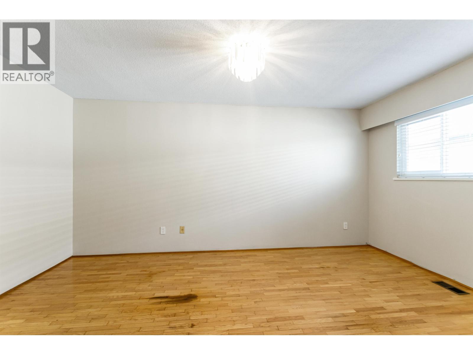 6072 Selma Avenue, Burnaby, British Columbia  V5H 3R2 - Photo 15 - R3093926