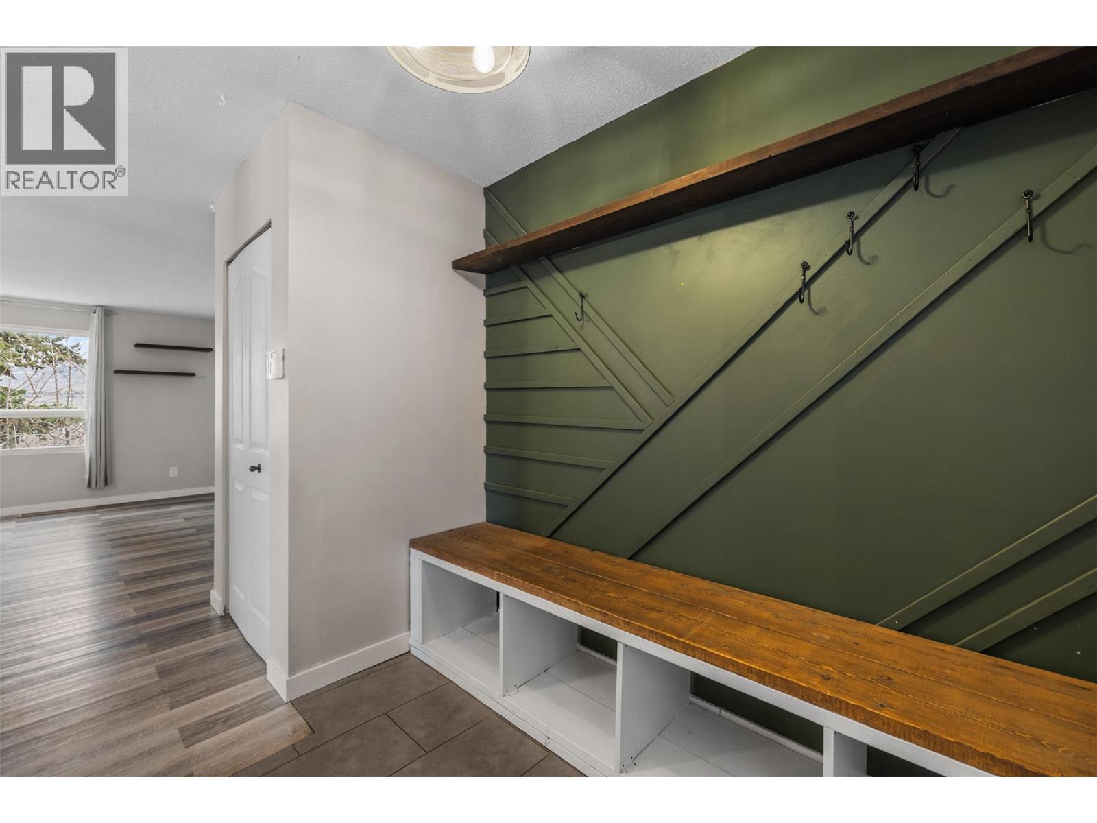 4404 Westview Drive, Vernon, British Columbia  V1T 7M6 - Photo 3 - 10381964