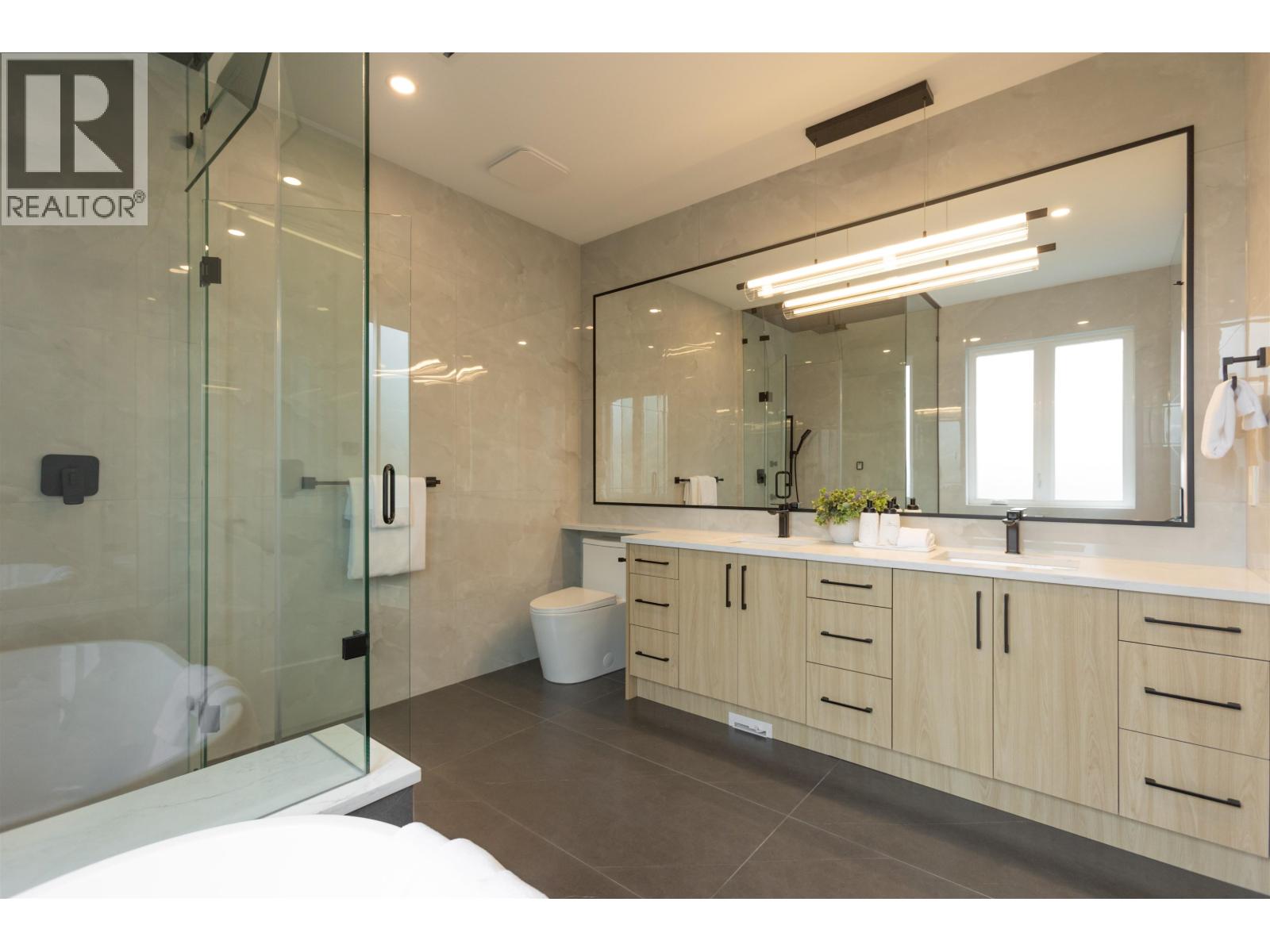 3451 Ullsmore Avenue, Richmond, British Columbia  V7C 1R9 - Photo 11 - R3110408