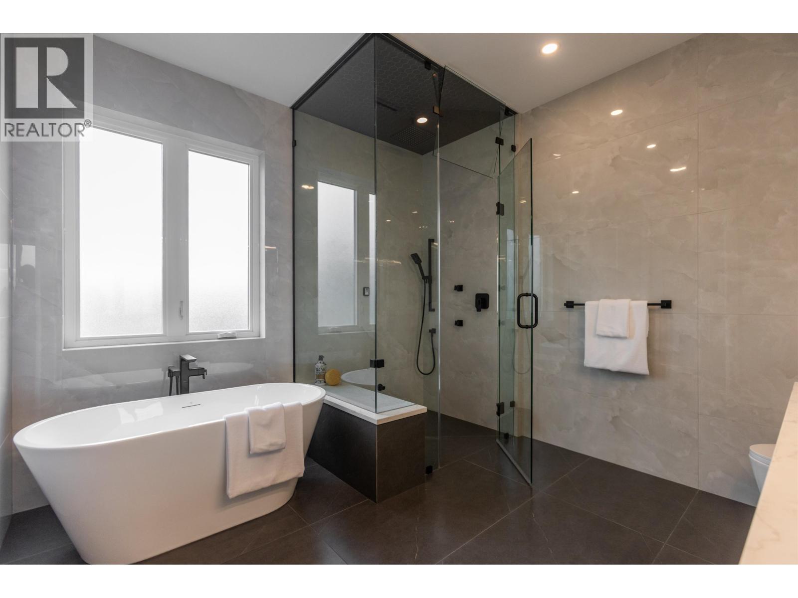 3451 Ullsmore Avenue, Richmond, British Columbia  V7C 1R9 - Photo 12 - R3110408