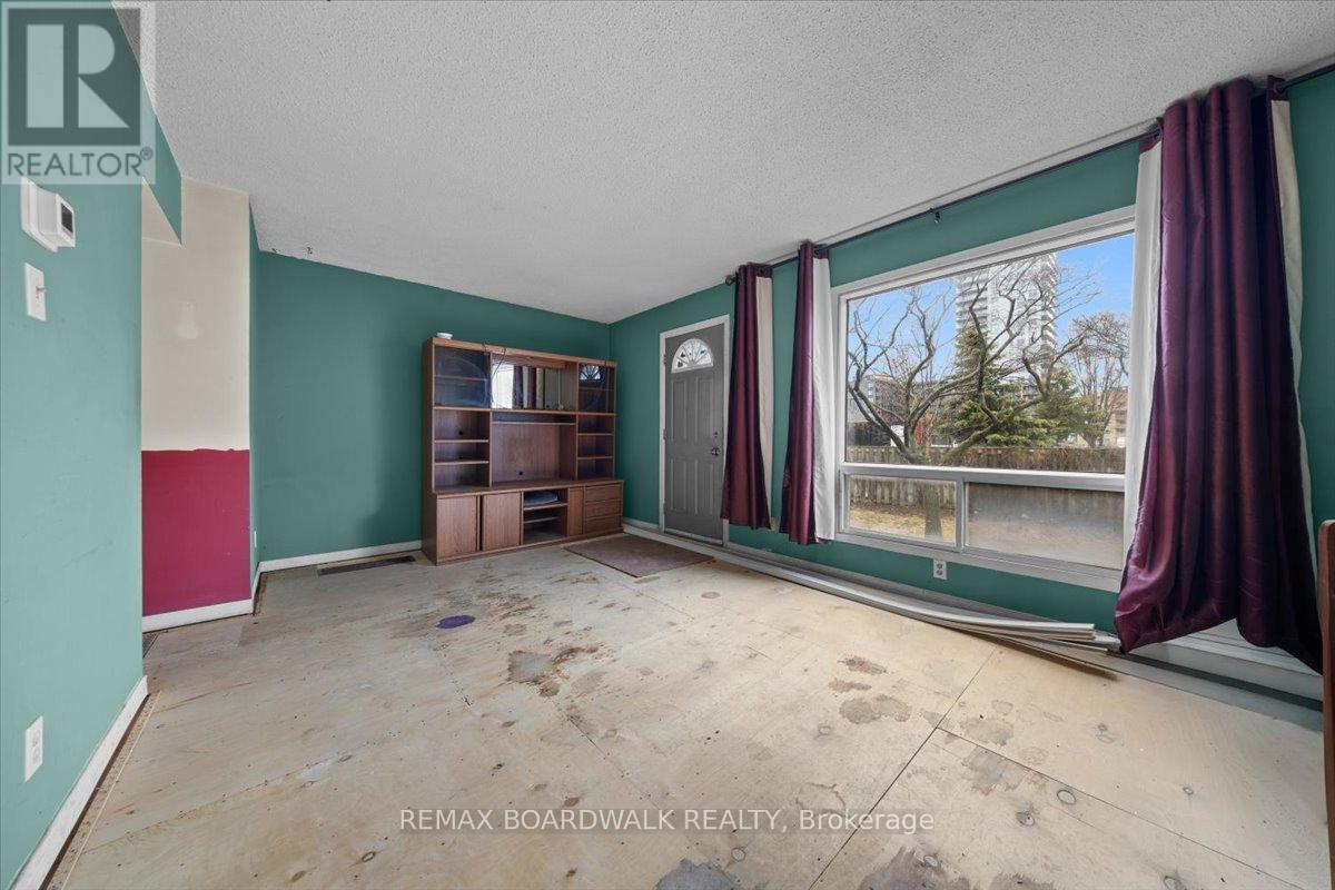 1456 Murdock Gate, Ottawa, Ontario  K1J 8R5 - Photo 10 - X12991974